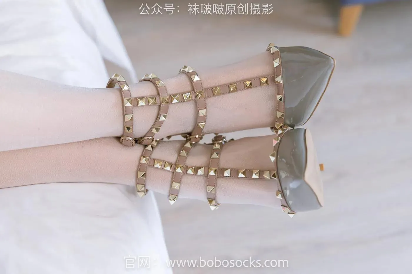 [BoBoSocks袜啵啵]NO.154 小甜豆-两双高跟鞋、珠光白丝、女仆装 [200P]插图
